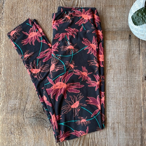 LuLaRoe Leggings - Picture 2 of 2